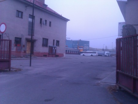 Opustené garáže autobusov v Trstenej na Oravickej Ulici (Autor: Warri)